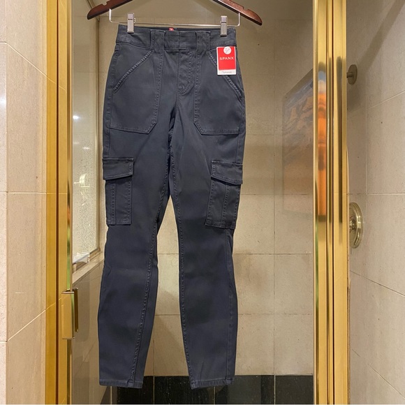 SPANX Women's Twill Ankle Cargo Pants in Washed Black size S Petite NEW - Picture 3 of 9